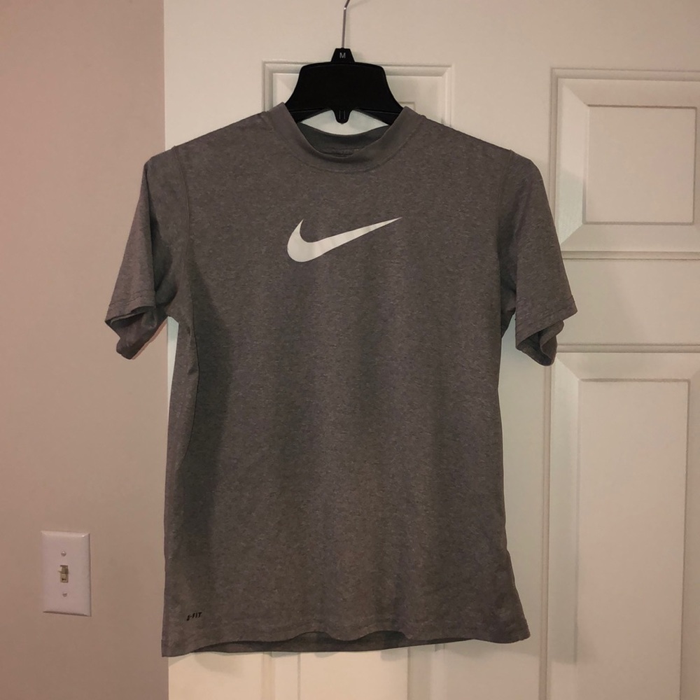 Grey nike logo tee